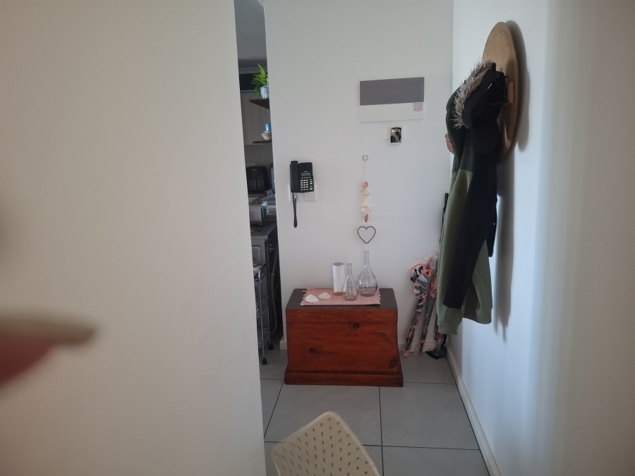 To Let 2 Bedroom Property for Rent in Beachfront Western Cape